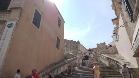 Famous-Jesuit-stairs-with-many-tourists-on-sunny-day,-camera-tilt-up-view