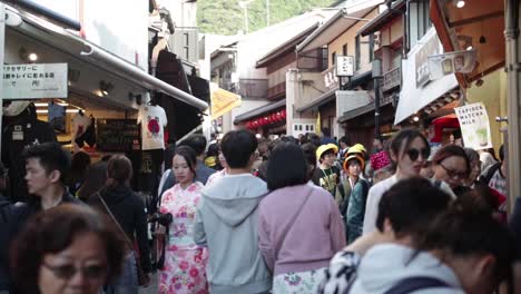 Die-überfüllten-Straßen-Des-Bezirks-Gion-In-Kyoto