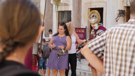 Split-Domnius-Roman-warrior-pose-with-tourists