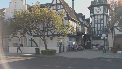 Camera-panning-across-buildings-on-a-quiet-street-in-Solvang,-California-on-a-sunny-day