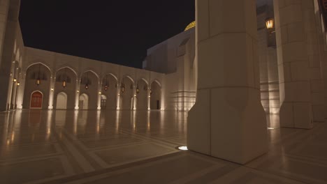 Sultan-Qaboos-Grand-Mosque-Courtyard
