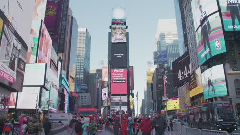 Time-Square-Wide-Slow-Motion-of-plaza