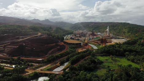 Sumitomo-Mining,-Zerstörerische-Tagebau-Nickelmine-Taganito,-Philippinen