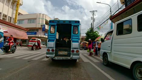 Explorando-Las-Calles-De-La-Ciudad-De-Surigao,-Filipinas,-En-Un-Mini-Jeepney.