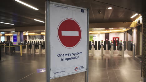 Covid-19-Coronavirus-lockdown-pandemic-in-London-Underground-tube-train-station-in-England,-UK-showing-sign-for-one-way-system-in-operation-in-empty-deserted-and-quiet-Charing-Cross-with-no-people