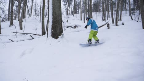 Snowboard-offroad-in-winter-forest,-slow-motion