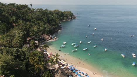 Aerial-Panoramic-Landscape-of-Mismaloya-Paradisiacal-Beach-Blue-Ocean-Coastline-in-Mexican-Summer,-Boats-around-Turquoise-Bay