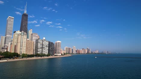 Skyline-Der-Stadt-Chicago-Per-Uferdrohne