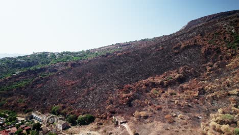 Bosque-Quemado-Capturado-Con-Drones-Después-De-Un-Incendio-Forestal-En-Sicilia-En-Las-Montañas