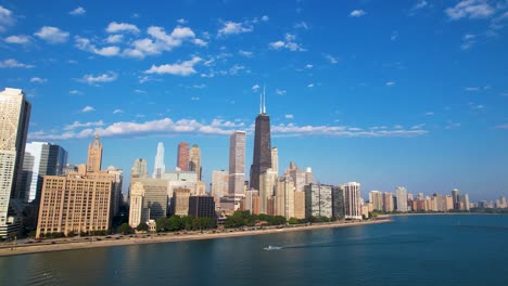 Drohne-Der-Städtischen-Skyline-Von-Chicago-Am-Wasser