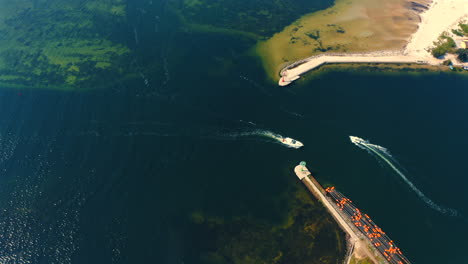 Drone-shot-of-motorboats-near-the-marina-in-Jastarnia
