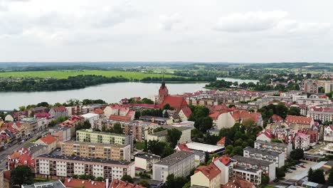 Panorama-Luftaufnahme-Der-Elchstadt-An-Einem-Launischen-Tag
