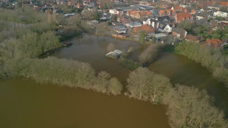Überflutetes-Haus-Am-Flussufer-In-Meppen,-Deutschland