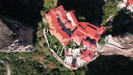 Meteora-Kloster-Von-Oben-4K-Drohne