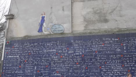Static-shot-of-The-Wall-of-Love-tourist-attraction-in-Paris,-France