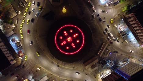 Overhead-View-Of-Traffic-Around-The-Water-Fountain-At-Omonoia-Square-At-Night-In-Athens,-Greece