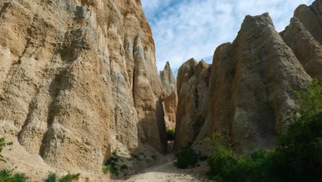 Natural-wonder:-Gap-in-stunning-clay-cliffs