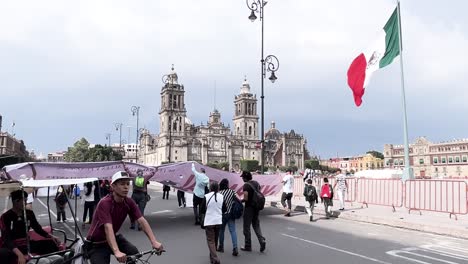 Toma-De-Una-Manifestación-En-El-Zócalo-De-La-Ciudad-De-México.