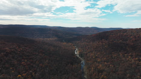 Aerial-View-Of-Lee-Creek-River-Amid-The-Mountain-Range-During-Autumn-In-Arkansas,-USA