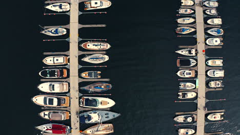 Luxurious-yachts-and-motorboats-moored-in-the-marina