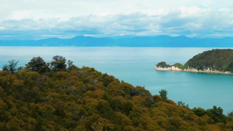 Abel-Tasman:-Inselschönheit-Mit-Einer-Fernen-Halbinsel