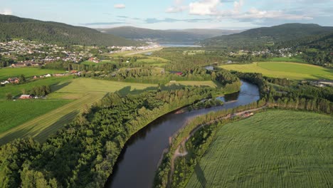Gewundener-Fluss-Und-Malerische-Natur-In-Vestfold-Und-Telemark,-Norwegen---Luftaufnahme-4k