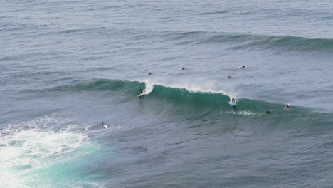 Surfers-riding-wave-to-shore-in-Margaret-River,-Western-Australia