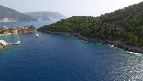 Drone-panning-on-Agriosiko-Beach,-a-secret-getaway-in-a-peninsula-located-in-the-island-of-Kefalonia-in-Western-Greece