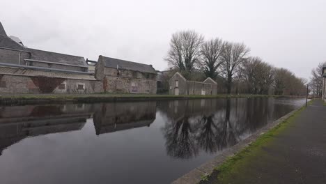 Canal-Athy-Kildare-Antiguos-Edificios-Industriales-En-El-Canal-Real-En-Una-Mañana-De-Invierno-Historia-Industrial