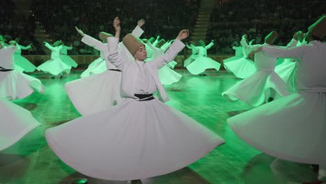 Los-Derviches-Sufíes-Bailan-En-Konya,-Turquía