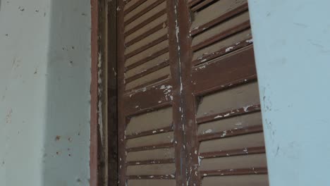 Closeup-shot-of-an-old-window-of-Goolbai-Maternity-Home-in-Karachi,-Pakistan