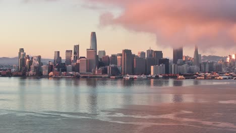 Aerial-push-in-of-vibrant-pink-sunrise-over-San-Francisco-skyline,-USA