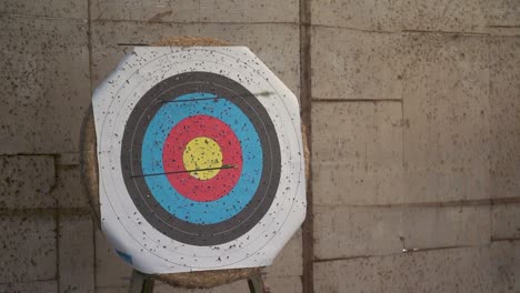 Arrow-Hitting-the-Archery-Target,-Slow-Motion