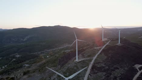 Turbinas-Eólicas-Que-Producen-Energía-Eléctrica-Renovable-En-Valencia,-España,-Vista-Aérea.