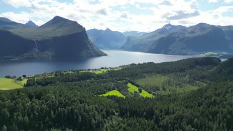 Nature-Landscape-of-Rodven-and-Romsdal-Fjord-in-More-og-Romsdal,-Norway---Aerial-4k
