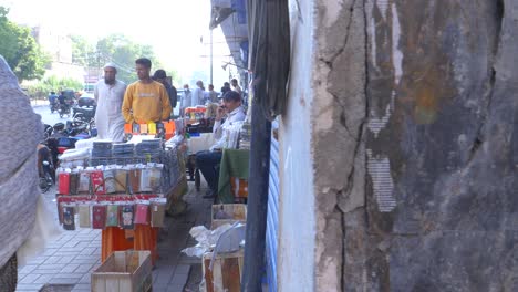 Daily-commerce-at-bustling-Saddar-Bazar-in-Karachi