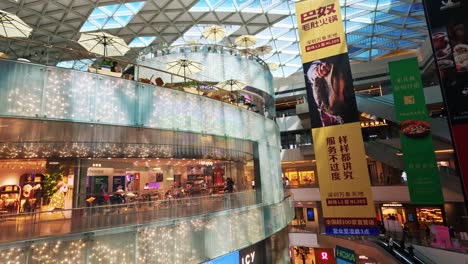 Atemberaubende-HD-Aufnahmen-Eines-Einkaufszentrums-In-Der-Stadt-Shenzhen,-China