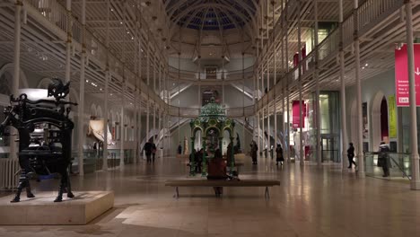 People-visiting-National-Museum-of-Scotland,-in-Edinburgh
