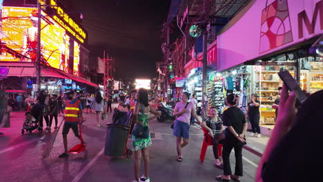 Vista-De-La-Calle-De-La-Vida-Nocturna-En-Patong,-Phuket,-Tailandia