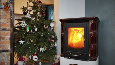 New-Year-Decorate,-Christmas-Tree,-Home-Interior-With-Fireplace-Gifts-and-Decoration