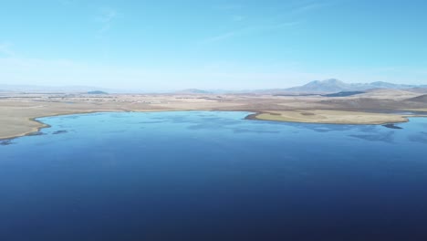 Descubra-El-Lago-Madatapa-En-La-Región-De-Samtskhe-javakheti,-Georgia
