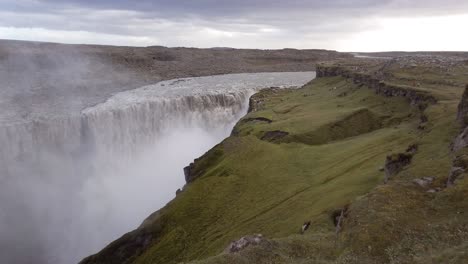 Vista-Panorámica-De-La-Cascada-Detifoss-En-Islandia