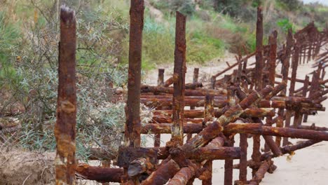 Old-rusting-and-corroded-scaffold-poles,-used-as-sea-defenses-and-to-stop-coastal-erosion-on-the-east-coast-of-the-UK