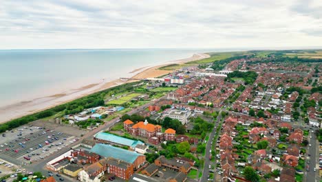Aerial-drone-footage-of-the-seaside-town-of-Skegness,-on-the-Lincolnshire-coast