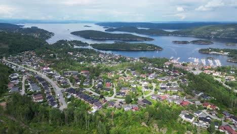 Oslofjord,-Dorf-Und-Grüne-Inseln-In-Vestfold-Und-Telemark,-Norwegen---Luftaufnahme-4k