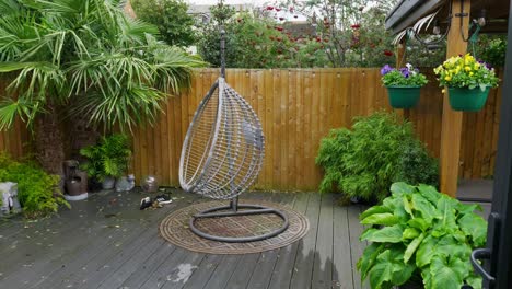 Minimalistic-English-garden-with-modern-decking-bamboo-plants-on-a-windy-breezy-day