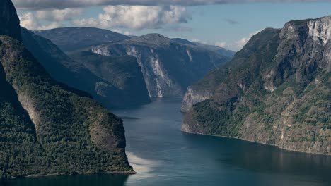 Impresionante-Vista-Del-Fiordo-De-Aurlandsfjord