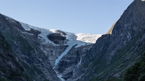Sonnenaufgang-über-Dem-Norwegischen-Kjenndalsbreen-Gletscher