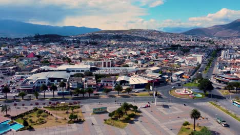 Vista-Frontal-Del-Centro-De-La-Ciudad-De-Ibarra,-Ecuador