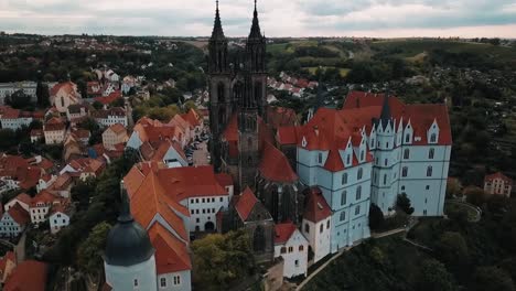 The-camera-orbits-the-Albrechtsburg-castle-in-Meissen,-Germany